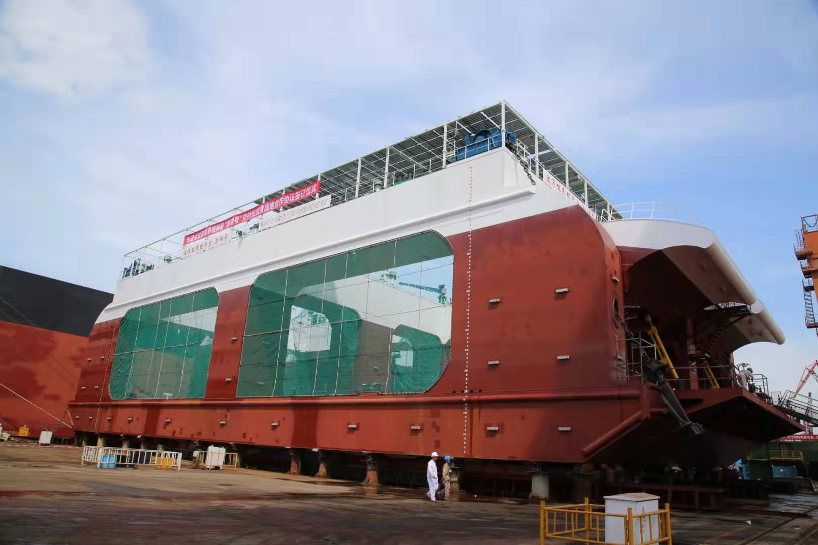 中國(guó)首個(gè)深遠(yuǎn)海半潛式波浪能養(yǎng)殖網(wǎng)箱‘澎湖號(hào)’成功交付，引領(lǐng)海水養(yǎng)殖新革命